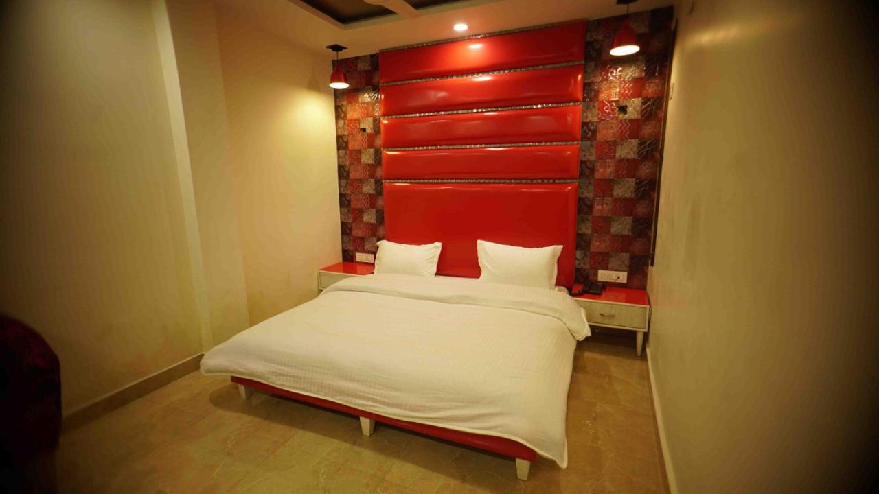 Hotel Soluxe Yamunānagar Buitenkant foto