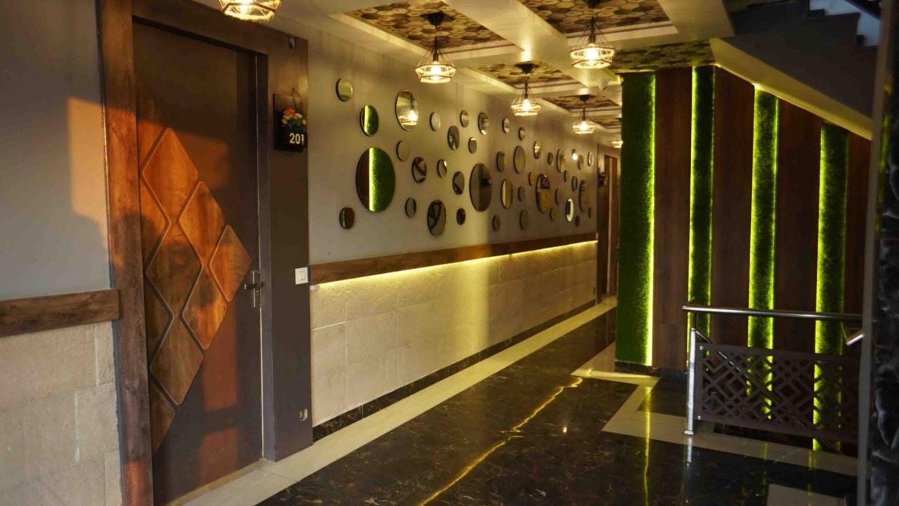 Hotel Soluxe Yamunānagar Buitenkant foto