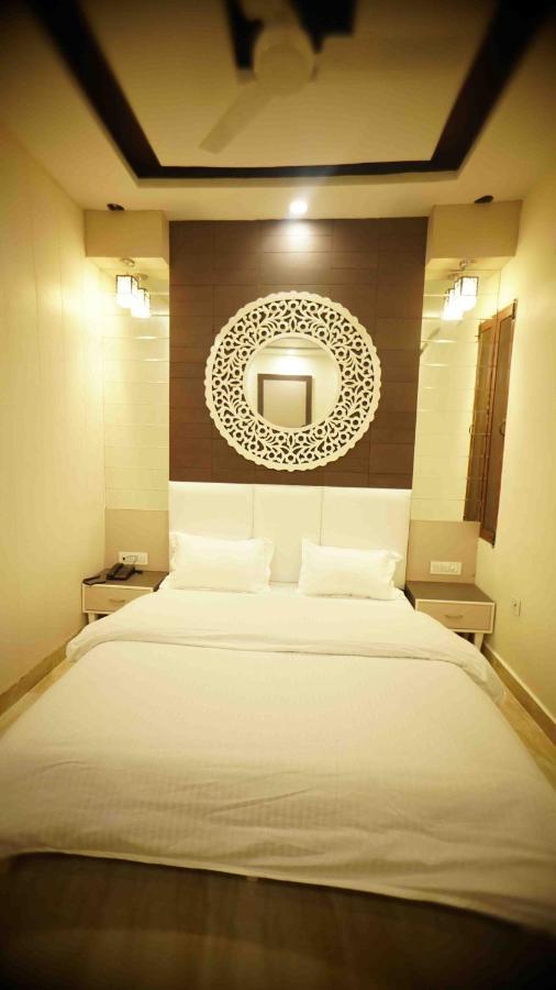 Hotel Soluxe Yamunānagar Buitenkant foto