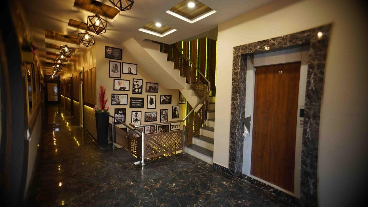 Hotel Soluxe Yamunānagar Buitenkant foto