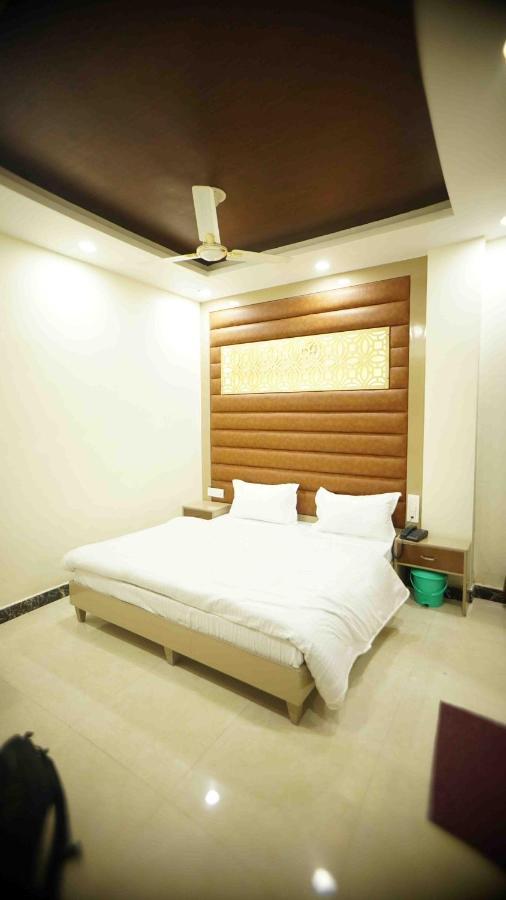 Hotel Soluxe Yamunānagar Buitenkant foto