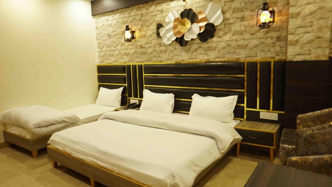 Hotel Soluxe Yamunānagar Buitenkant foto