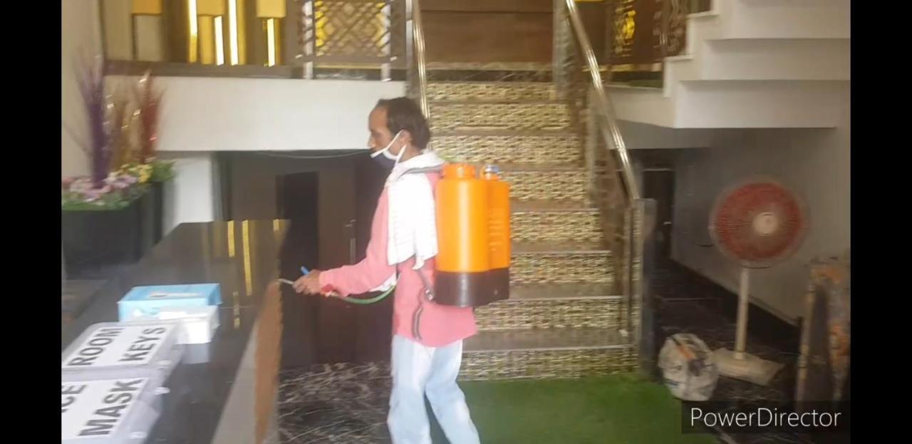 Hotel Soluxe Yamunānagar Buitenkant foto